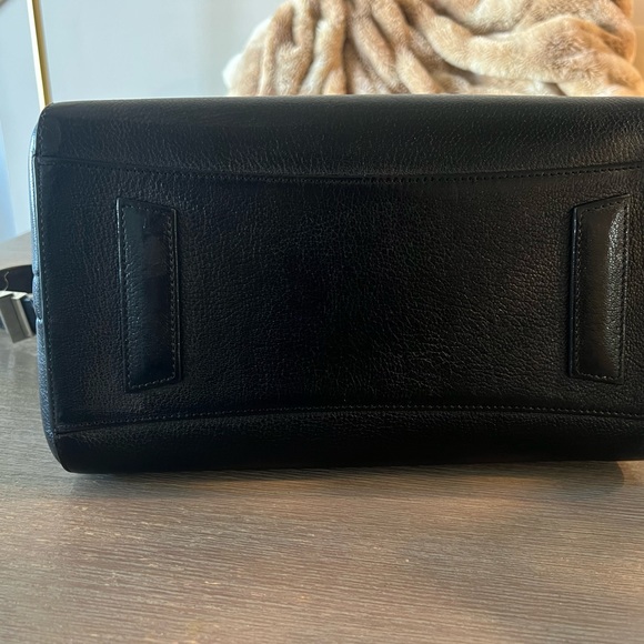 SOLD GIVENCHY Small Antigona bag leather. - Picture 4 of 5